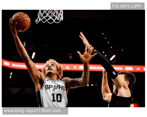 马刺全队七人得分上双展现团队实力文班缺阵依然强势取胜