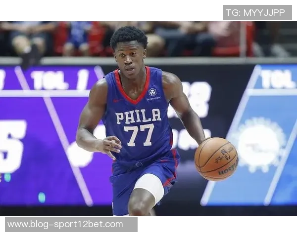 埃奇库姆半场表现不佳10投仅3中三分球命中率低迷仅得7分2篮板